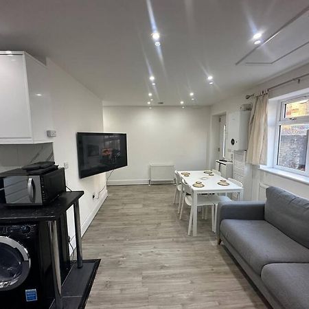 2 Bedroom House,Brownhillrd Se6 Λονδίνο Εξωτερικό φωτογραφία