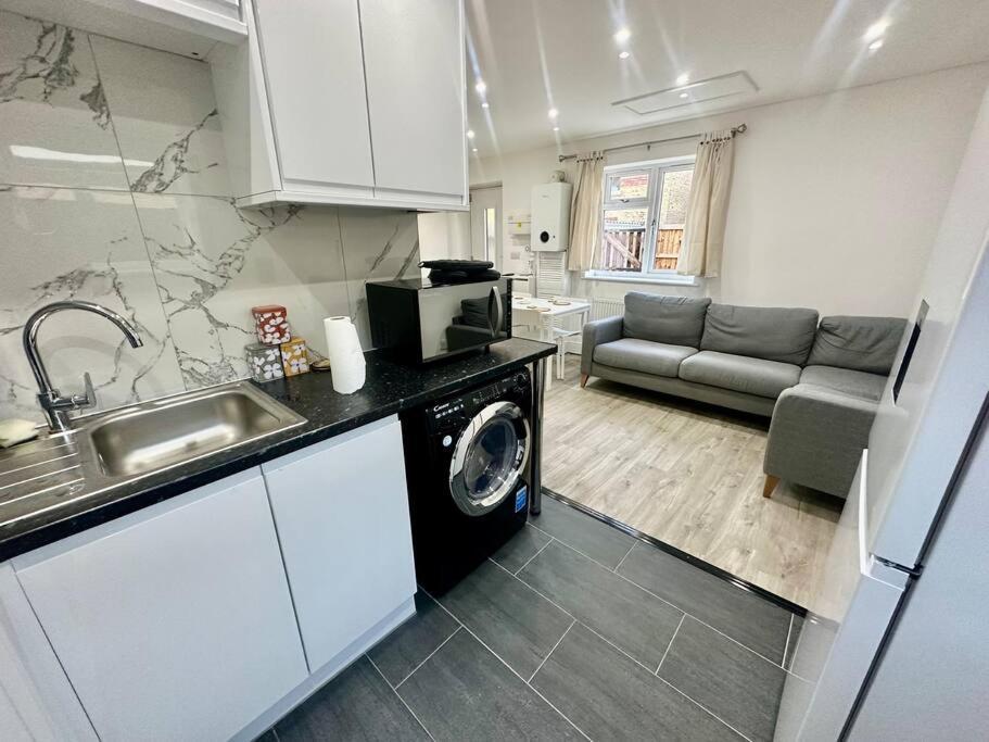 2 Bedroom House,Brownhillrd Se6 Λονδίνο Εξωτερικό φωτογραφία