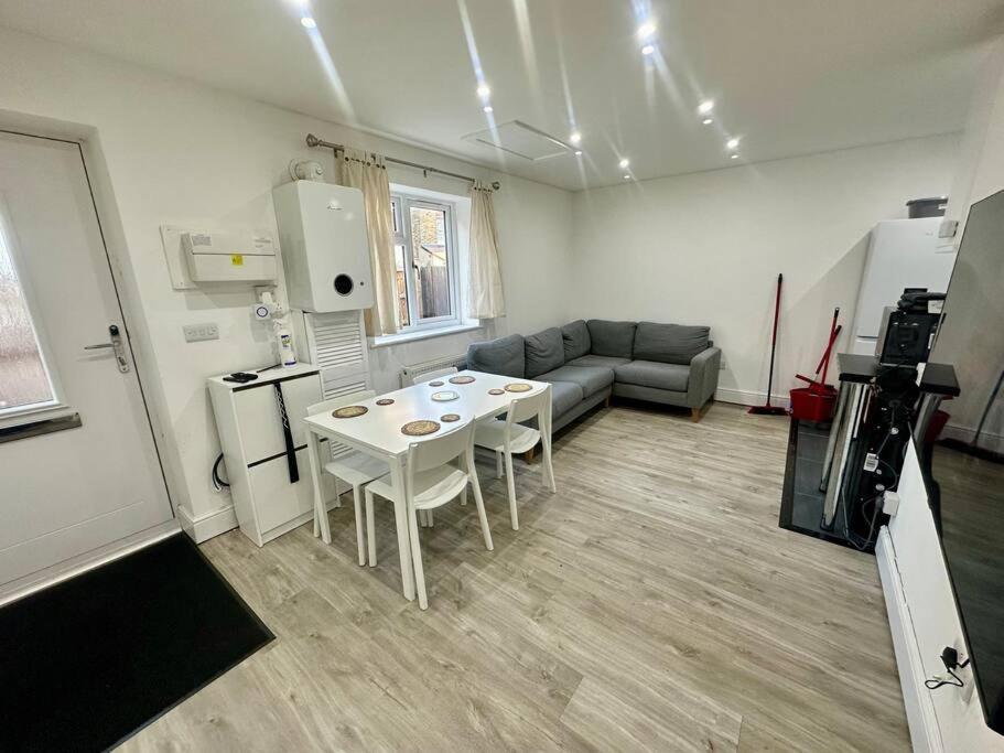 2 Bedroom House,Brownhillrd Se6 Λονδίνο Εξωτερικό φωτογραφία